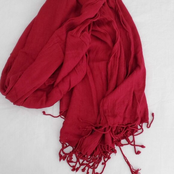 Maroon neck scarf with frills - Picture 2 of 2